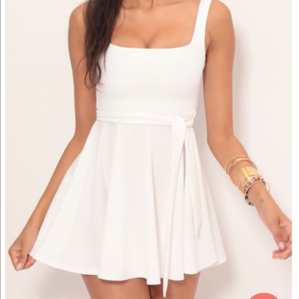 white lucy in the sky dress size small